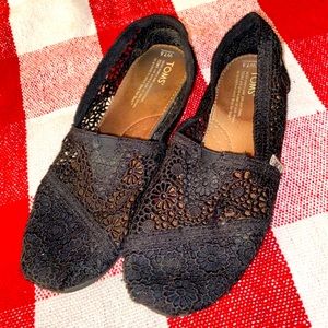TOMS SLIP ON SHOES